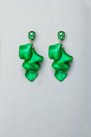 Leaf earrings metallic, strong green