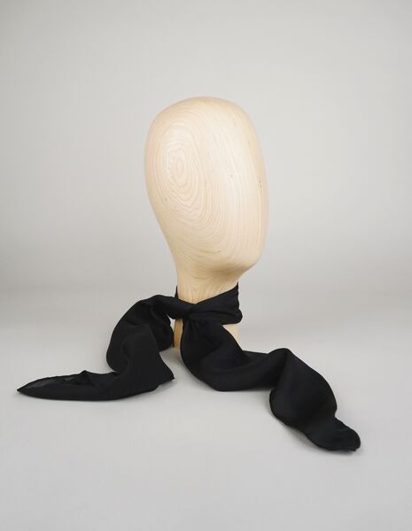 Fey scarf 70x70, black