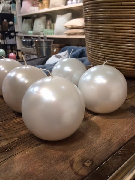 Pallokynttilä, helmiäinen