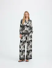 Long sleeve blouse with Toile De Jouy print, black