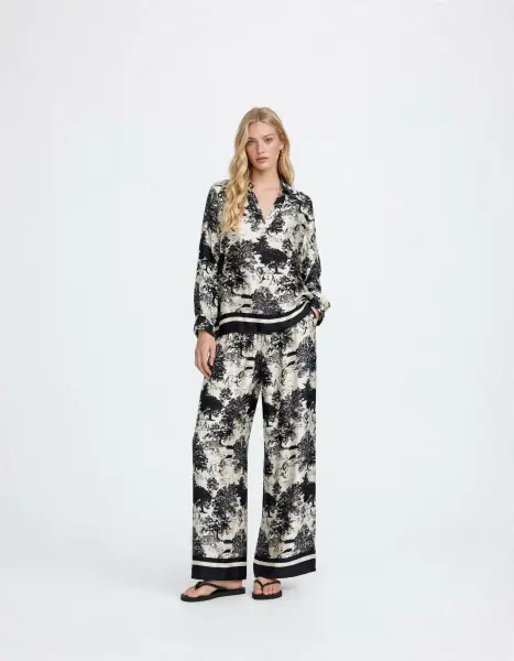Long sleeve blouse with Toile De Jouy print, black