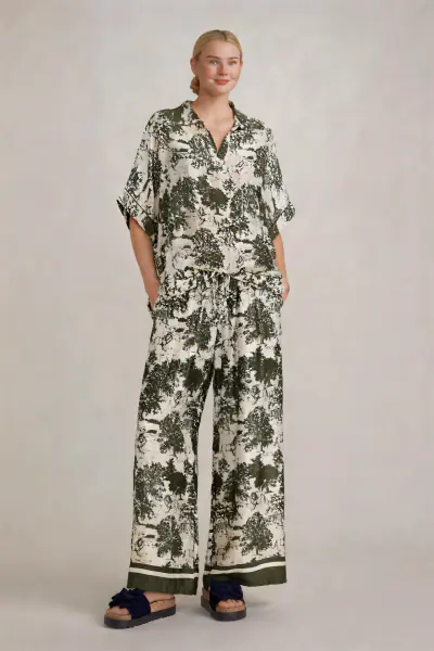 Pants with Toile De Jouy print, green