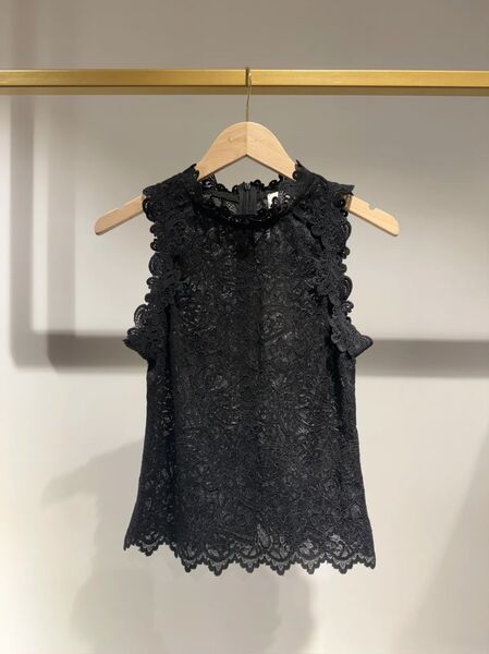 Sleeveless lace top, noir