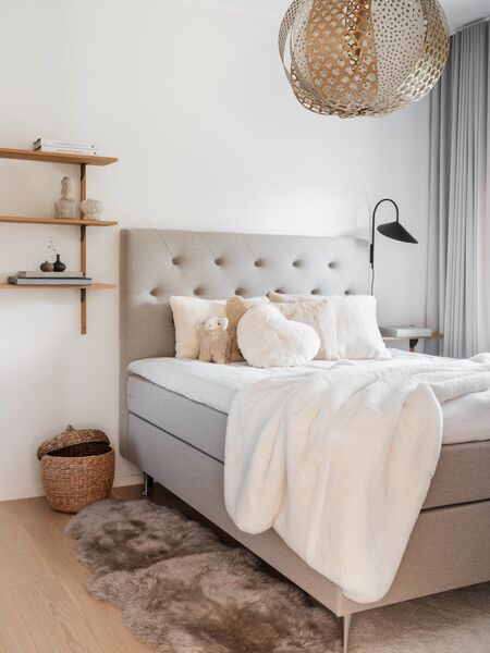 Fluffy heart cushion, ivory
