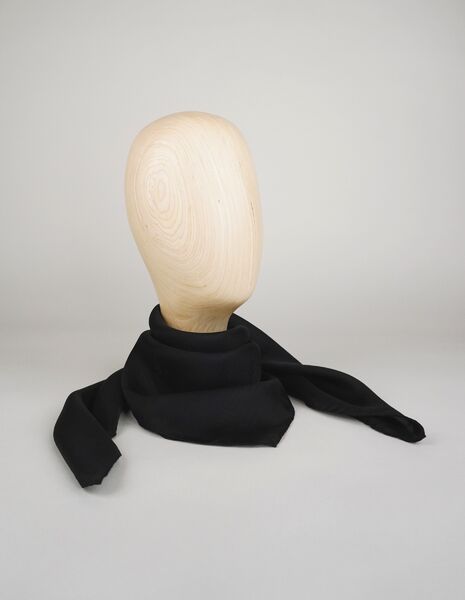 Fey scarf 70x70, black