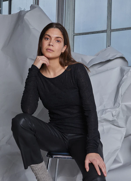 Cropped leather leggings, black