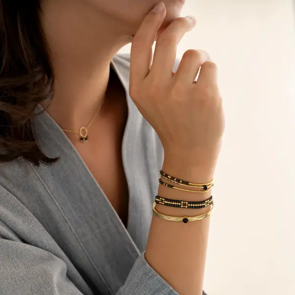 Competent black onyx bracelet