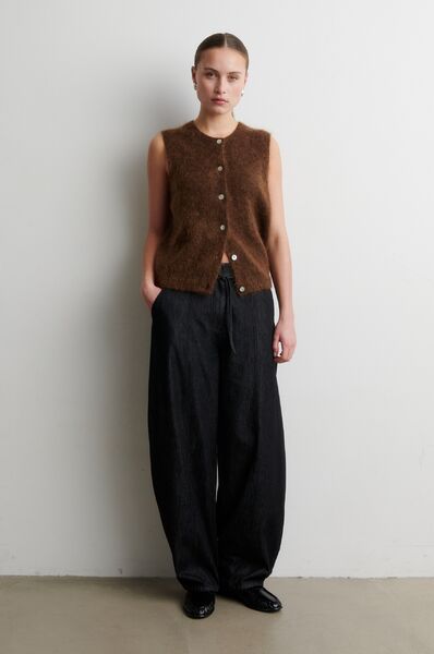 Brook knit button vest, carafe