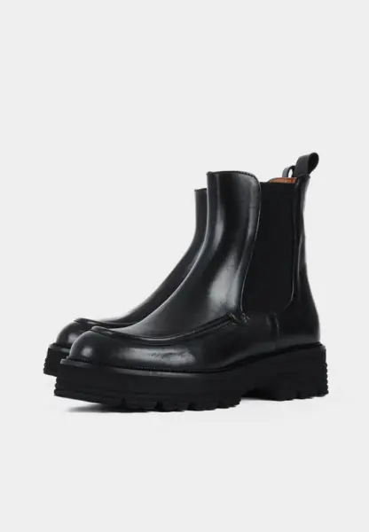 Riva, black