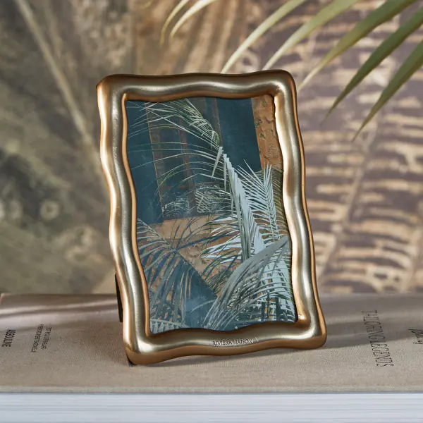 Wavy photo frame 13x18