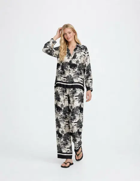 Long sleeve blouse with Toile De Jouy print, black