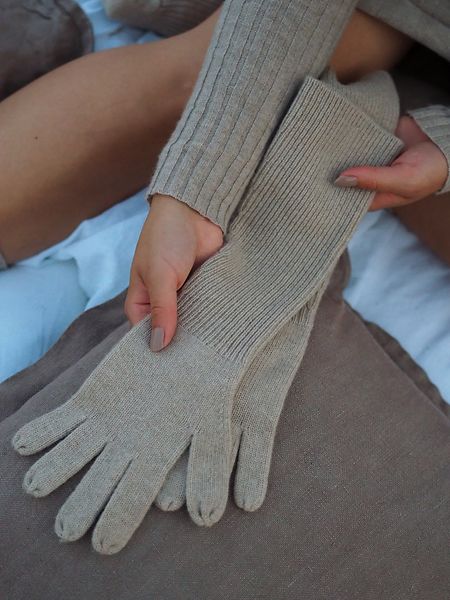 Olive cashmere gloves, spelt