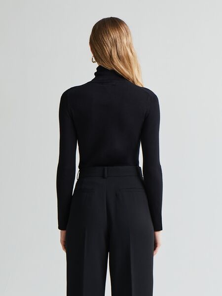 Polana pooloneule, musta