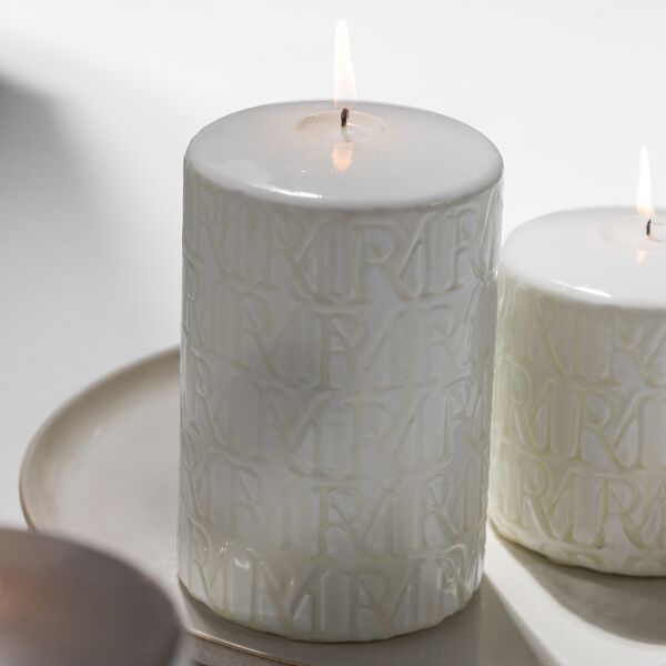 RM monogram pillar candle 9,5x15, white