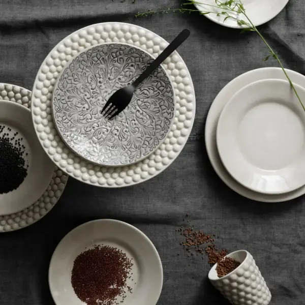 Bubbles plate 28cm, sand