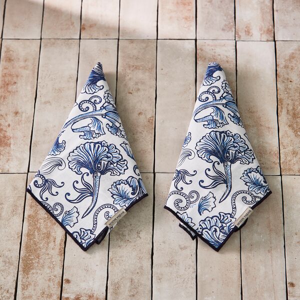 Floral island print napkin 2 pieces