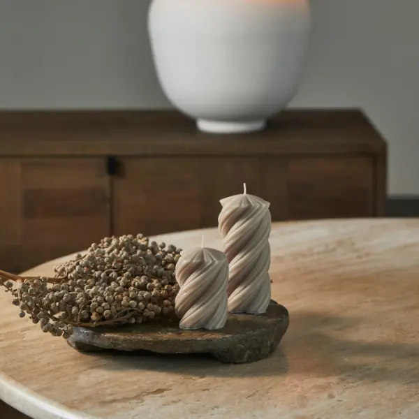 Twisted pillar candle 6,5x9, flax