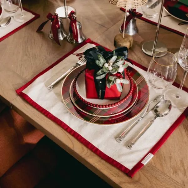 Classic tartan dinner plate