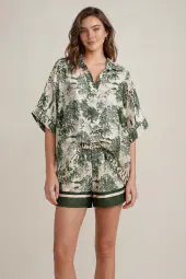 Shorts with Toile De Jouy print, green