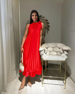 Pliseerattu mekko, red
