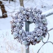Fleur wreath with cones & snow 33cm, nature