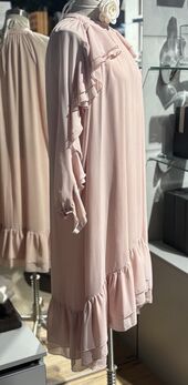 Dress with ruffles, rose