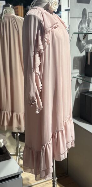 Dress with ruffles, rose