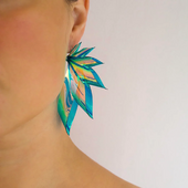 The wings silver medium, rainbow green