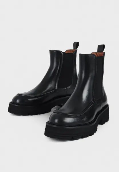 Riva, black