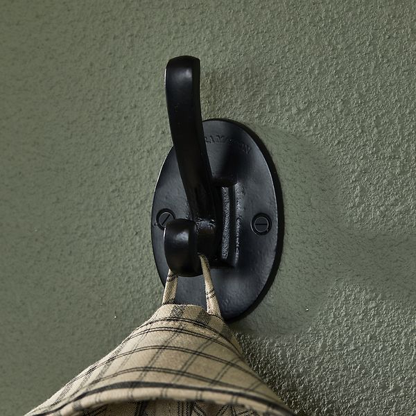 New classic hook black