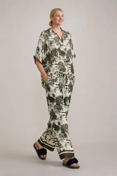 Pants with Toile De Jouy print, green