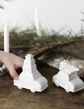 Hjulstad with gift, matt white