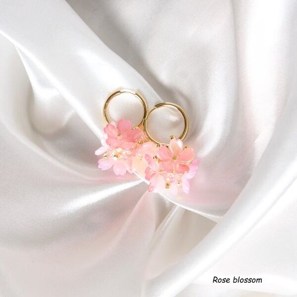 Blossom earrings, gold