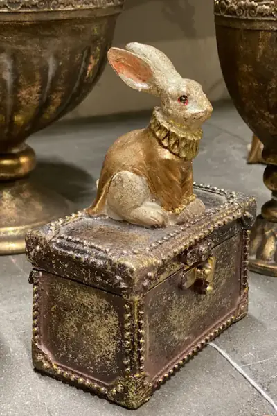 Jewelry box with Rabbit