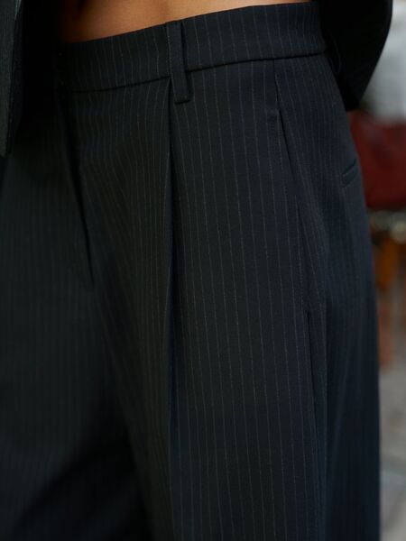 Rima slim pinstripe shorts, dark navy