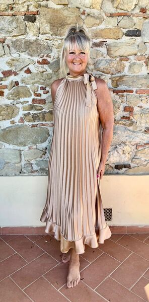 Pliseerattu mekko, beige