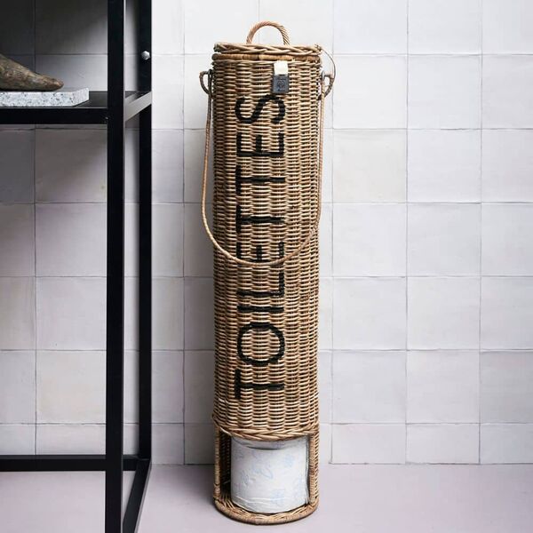 Rustic rattan toilettes