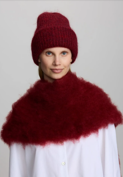 Adalyn beanie, velvet cake