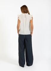 Top with ruffles, creme