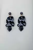Pearl leaf earrings, black