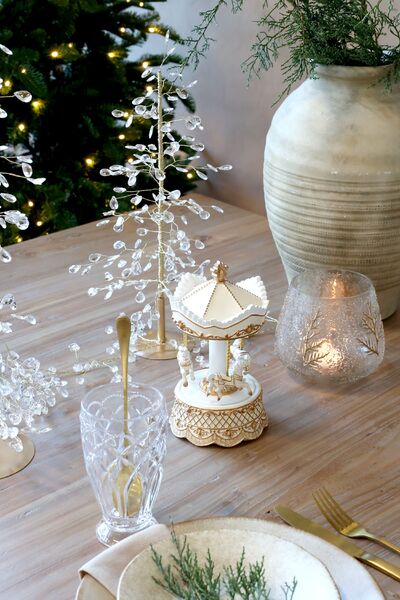 Noël music box with carousel, antique cream