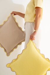 Cushion scalloped 45x45, beige/yellow