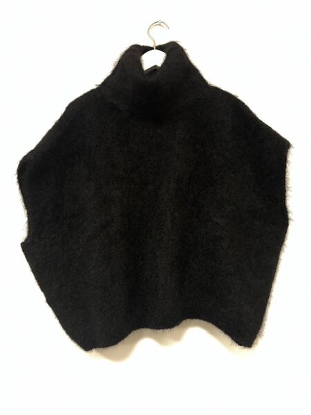 Sleeveless turtleneck sweater, black