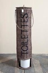 Rustic rattan toilettes