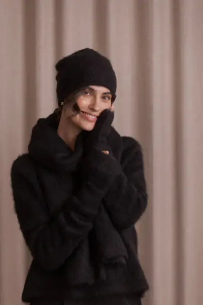 Alleine alpaca blend wrist warmers, black