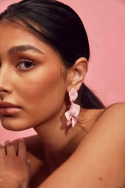 Leaf earrings, light pink