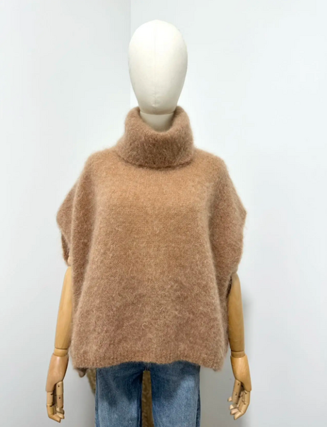 Sleeveless turtleneck sweater, camel