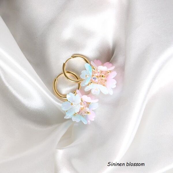 Blossom earrings, gold