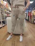 Housut kukkakuviolla, beige