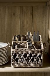 Rustic rattan couvert basket